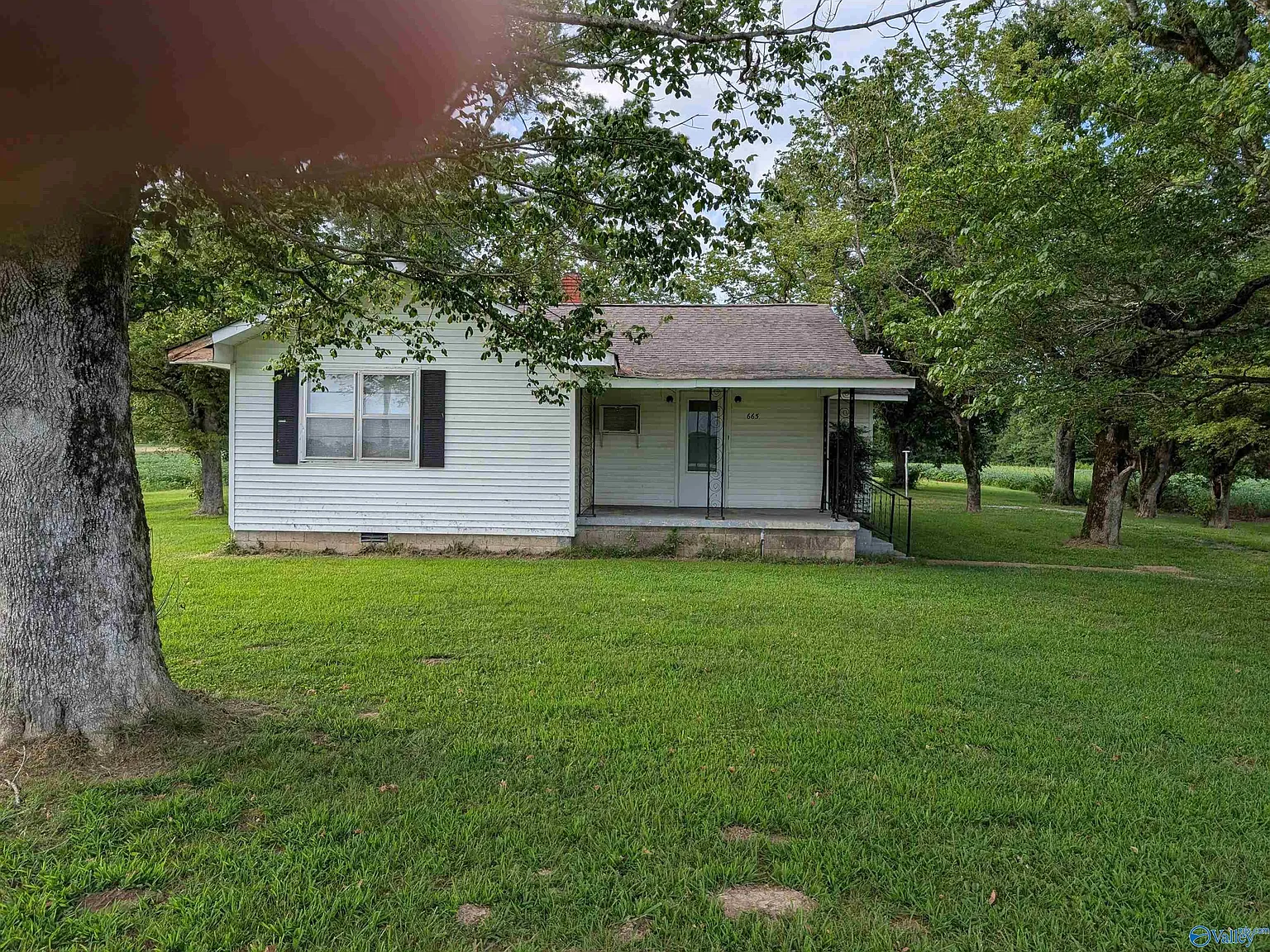 3 bed, 1.0 bath, 1500 sqft, $1,200 — Photo 1