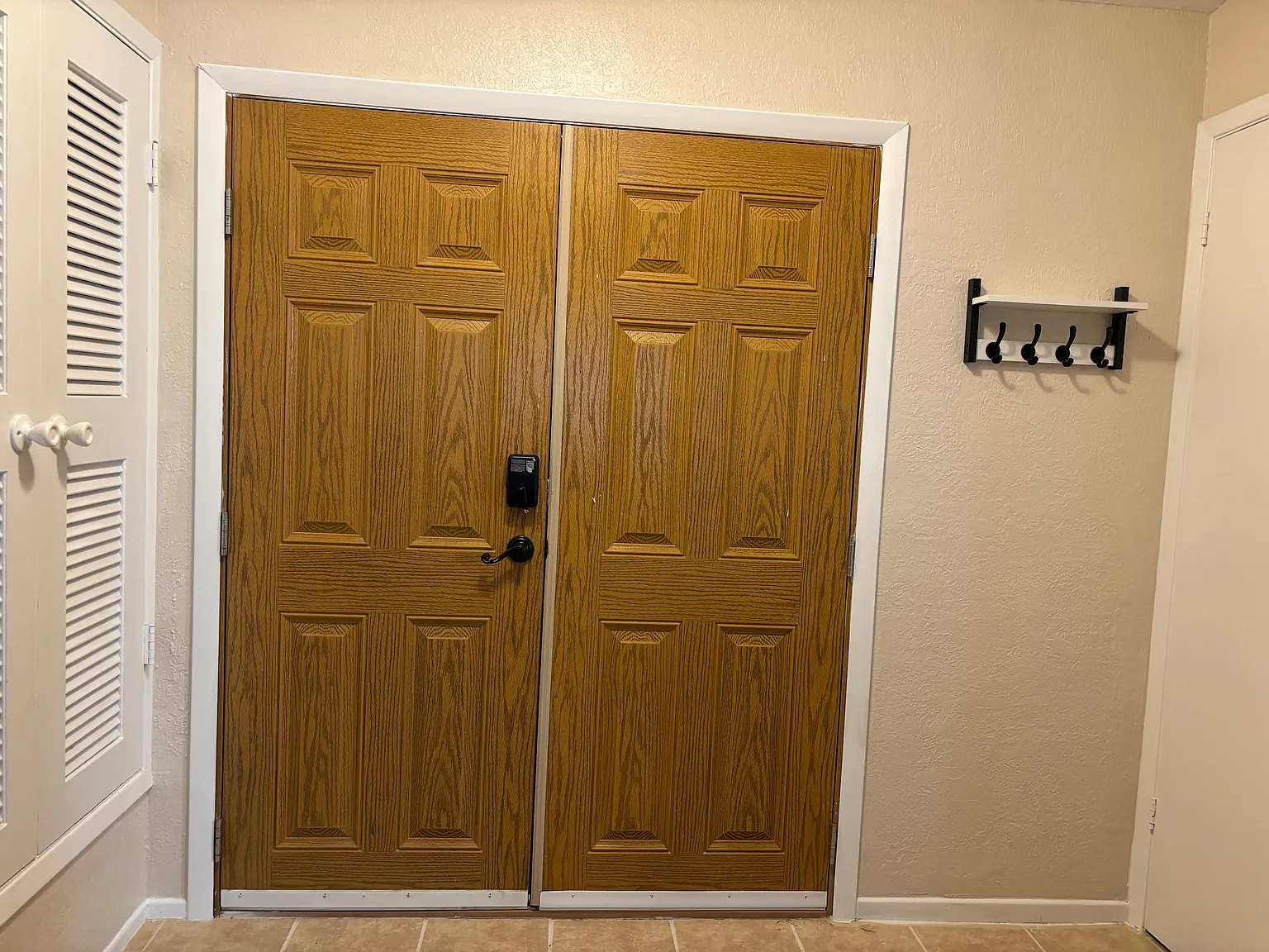 4 bed, 2236 sqft, $3,200 — Photo 2