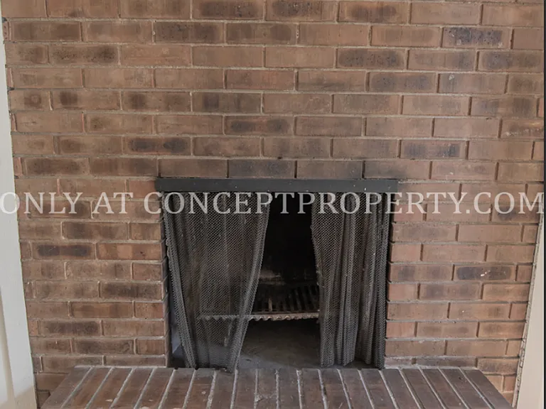 Ponderosa — Photo 14