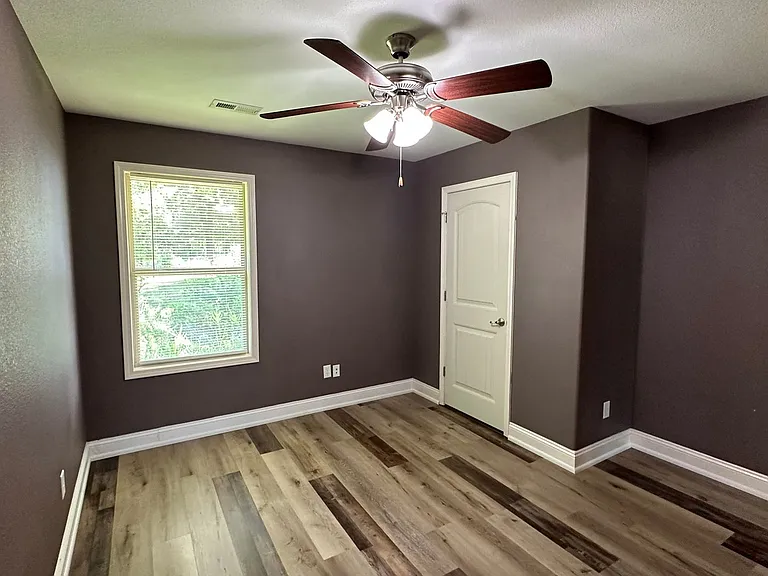 333 Lyle Curtis Cir — Photo 37