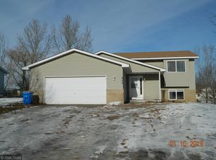 820 Dogwood St SW, Isanti, MN 55040