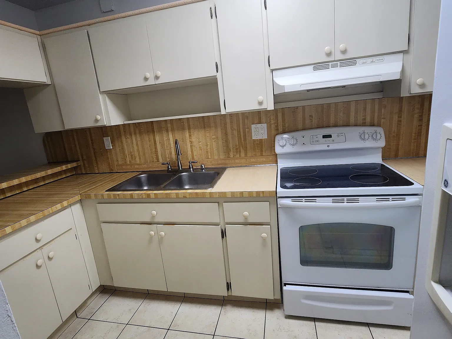 2 bed, 1200 sqft, $2,299 — Photo 4