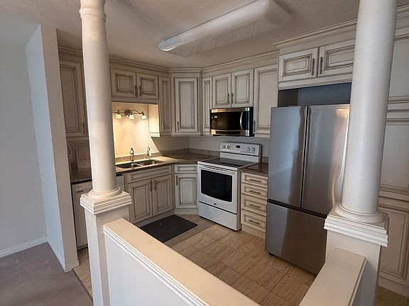 2nd image of 2705 Kingsway Dr #9