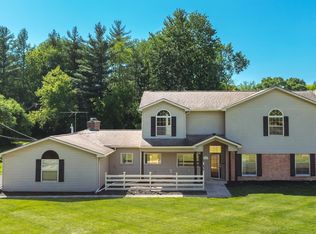 6096 Darramoor Rd, Bloomfield Hills, MI 48301