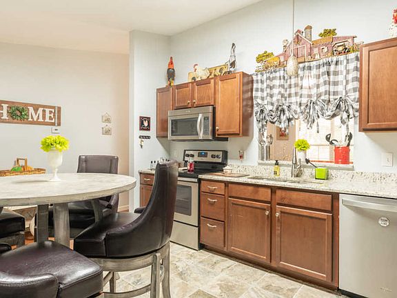 5th image of 5011 White Petal Way