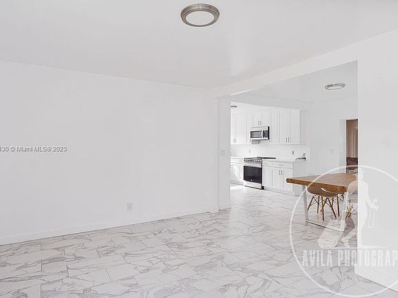 2nd image of 425 NW 122nd St