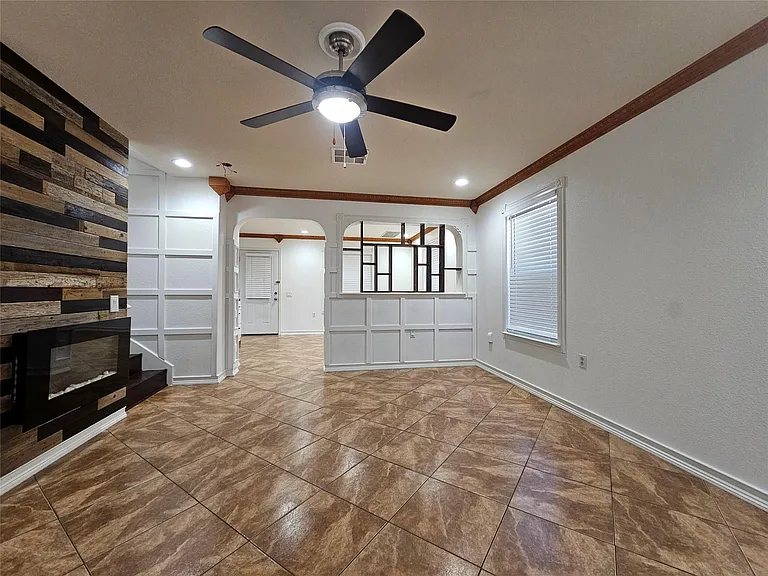 18212 Flathead Dr — Photo 2