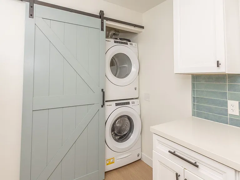 Remodeled 2 Bedroom/ 1 Bath Apartment Near Strand Beach in Oceanside! — Photo 7