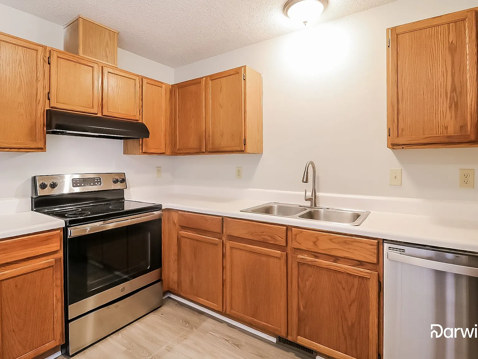 3 bed, 2.0 bath, 1161 sqft, $1,575 — Photo 2