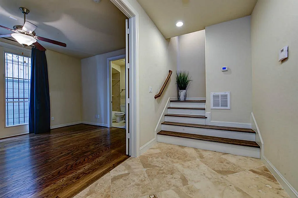 3 bed, 3.5 bath, 2261 sqft, $2,900 — Photo 4