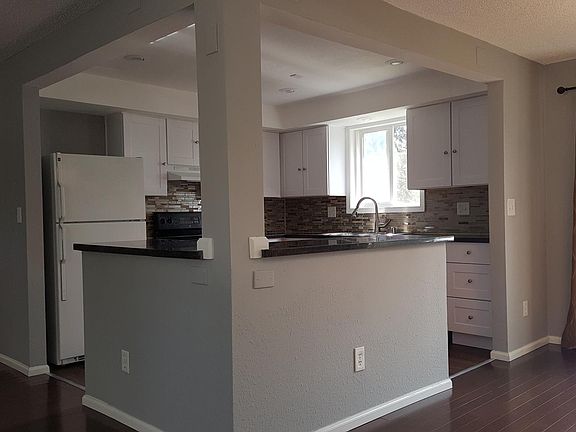 Kitchen with large island