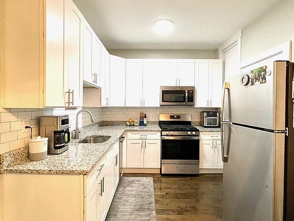 4th image of 6456 N Greenview Ave APT 2