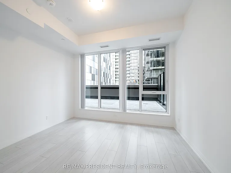 400 King St W #808 — Photo 18