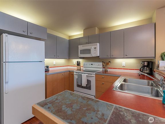 4th image of 2220 W Woodin Avenue #109