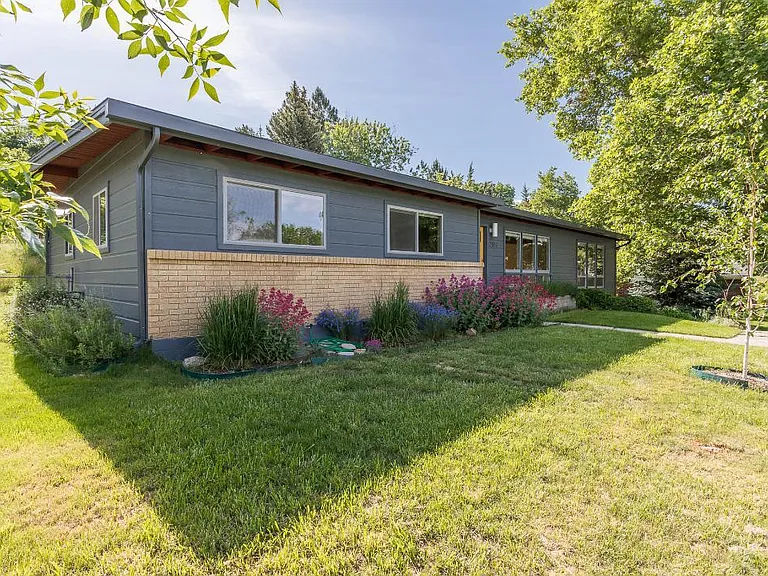 2822 N Tartan Pl — Photo 2