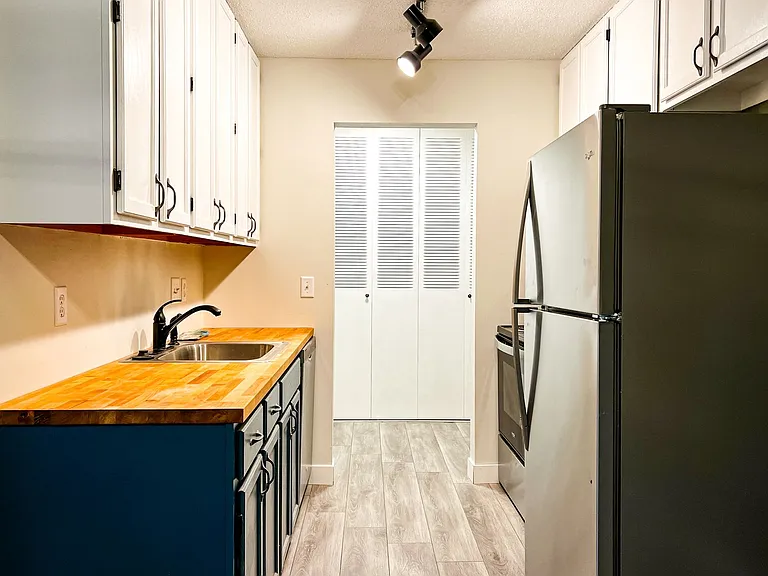 2800 Hillsboro Ave N #313 — Photo 3