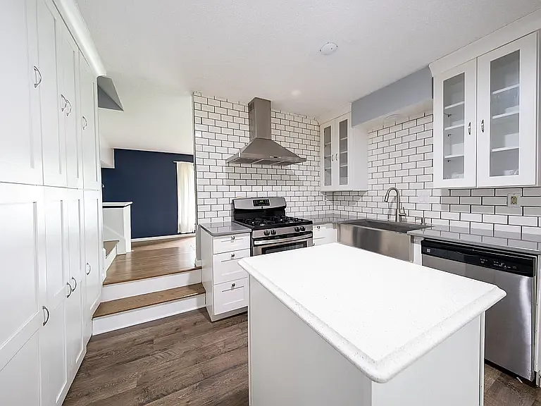 2416 Queens Dr — Photo 14