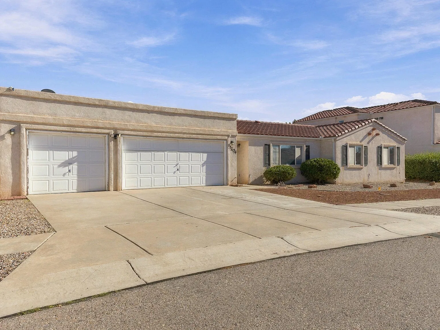 3 bed, 2.0 bath, 1221 sqft, $2,450 — Photo 3