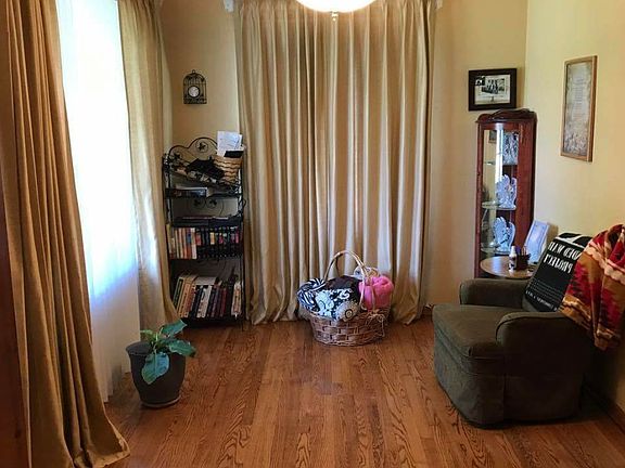 Foyer / Sitting Room