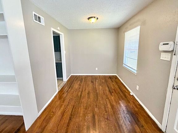 3rd image of 5572 Lochinvar Dr