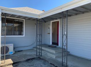 203 8th St, Myrtle Pt, OR 97458