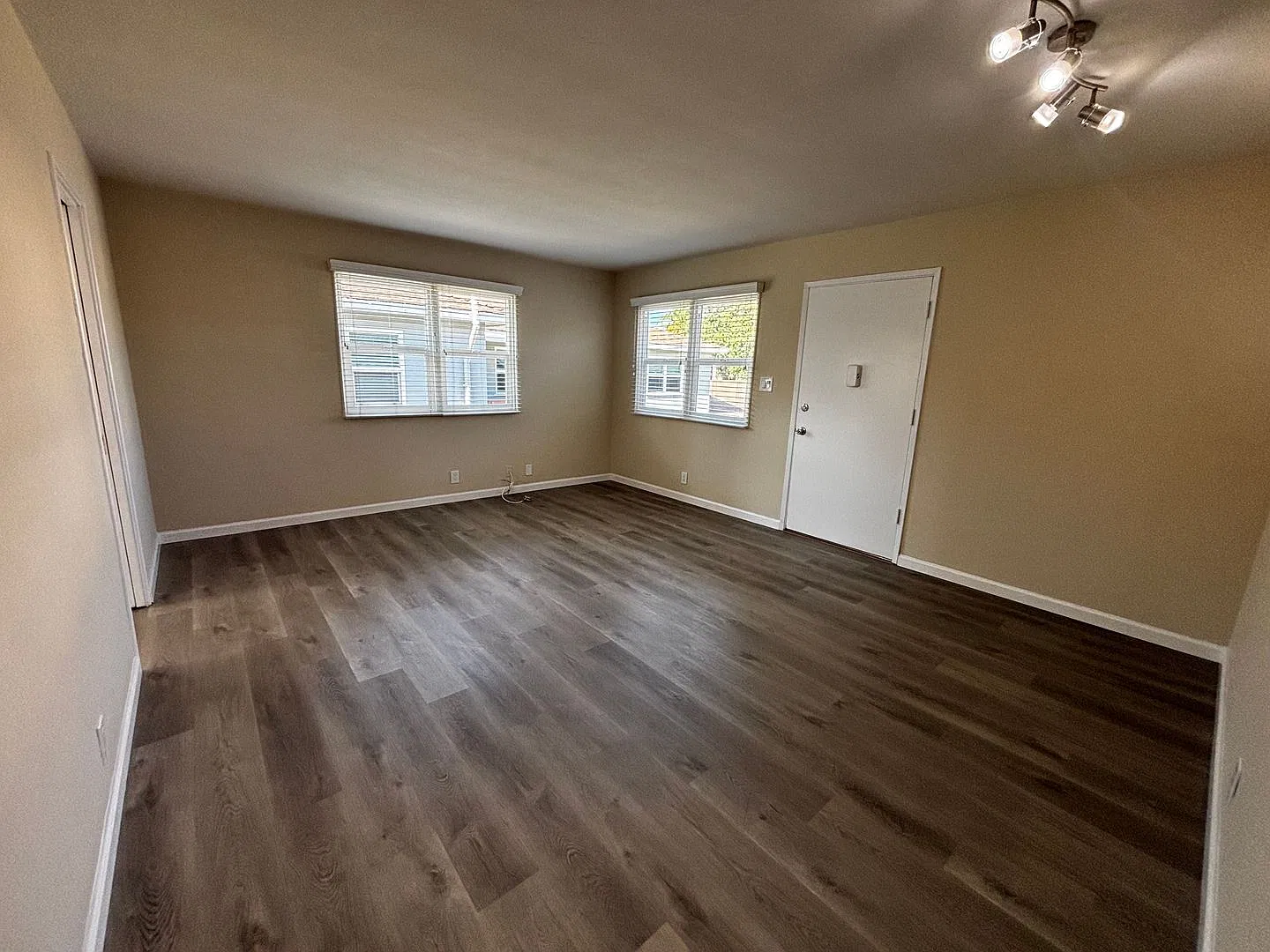 1017-1031 Diamond Street — Photo 2