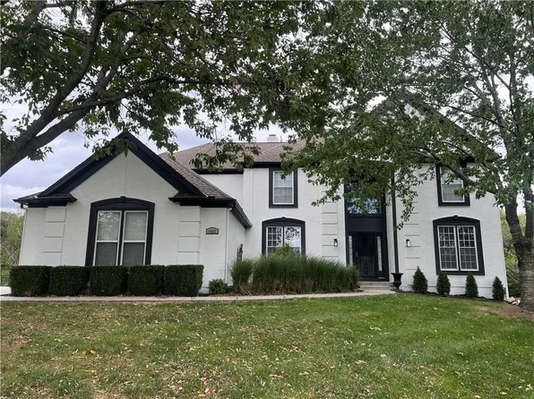 14617 Howe Dr, Leawood, KS 66224