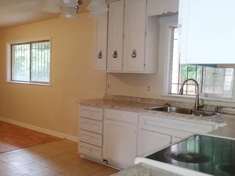 2602 Shalimar Dr — Photo 5