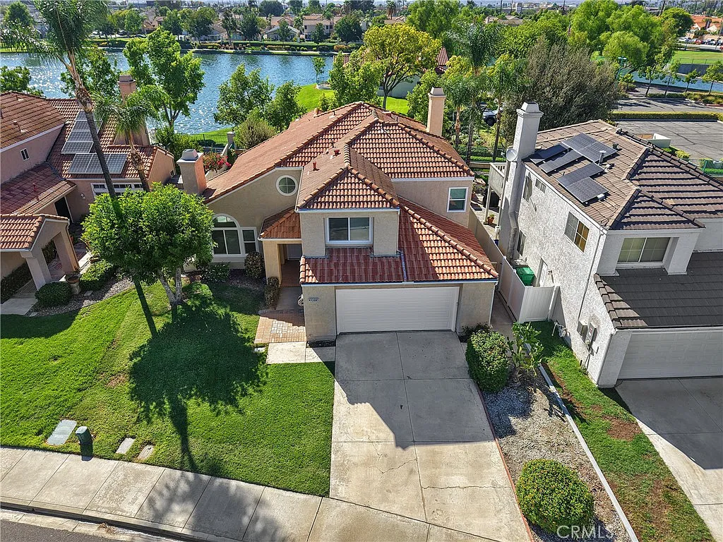 4 bed, 2.5 bath, 1965 sqft, $3,400 — Photo 1