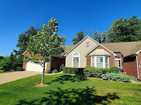3rd image of 40622 Lenox Park Dr