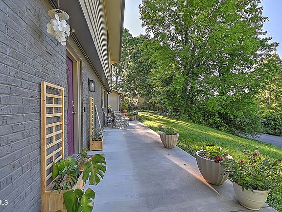 4th image of 155 Santa Monica Rd