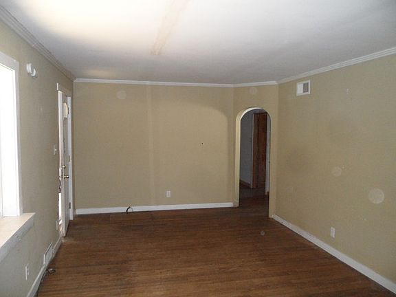 3rd image of 1025 Clay St