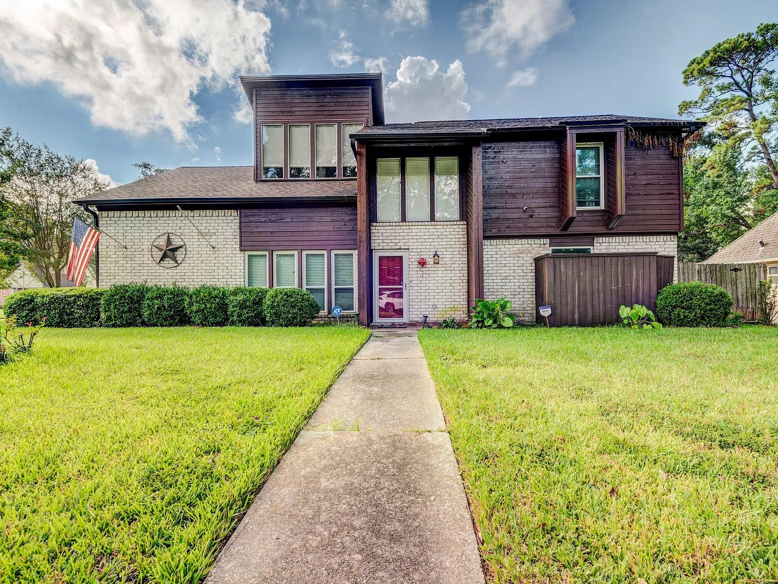 4 bed, 2.5 bath, 2663 sqft, $2,500 — Photo 1