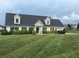 286 Charleston Ridge Dr, Mocksville, NC 27028