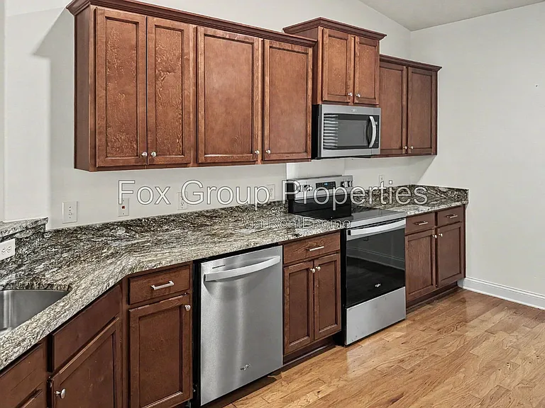 7224 Caley St — Photo 5