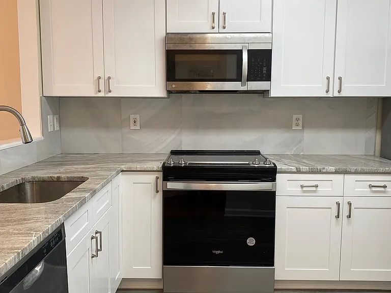 8569 Harvest View Ct — Photo 3