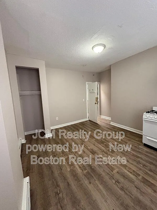 Studio, 1.0 bath, 400 sqft, $920 — Photo 2