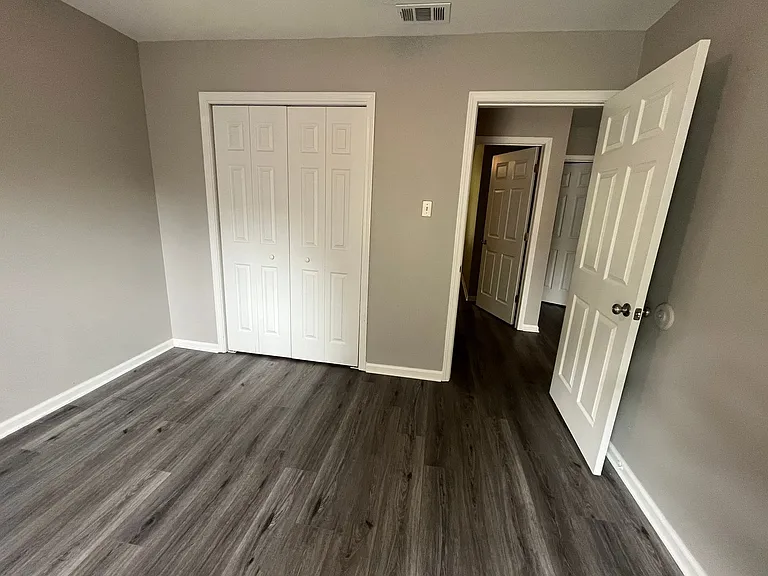 218 Bellevue Cir — Photo 10
