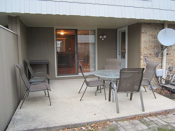 5th image of 641 Burgundy Ct Unit A