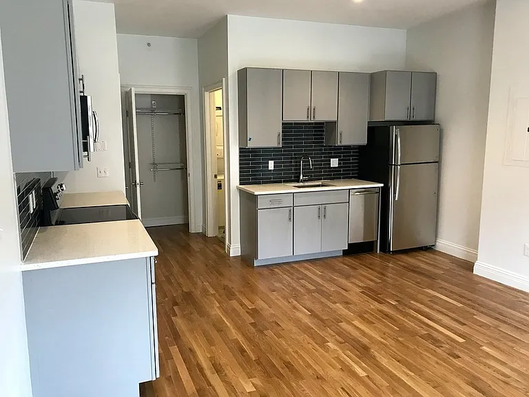 166 Newbury St #2F — Photo 2