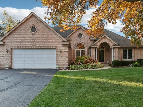 1421 Elm St, Spring Grove, IL 60081