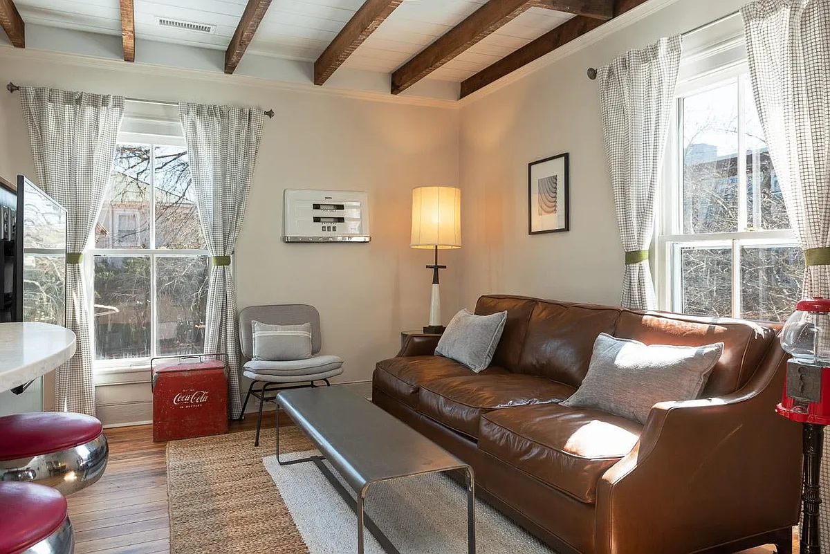 Building Photo - 915 Belmont Ave #4