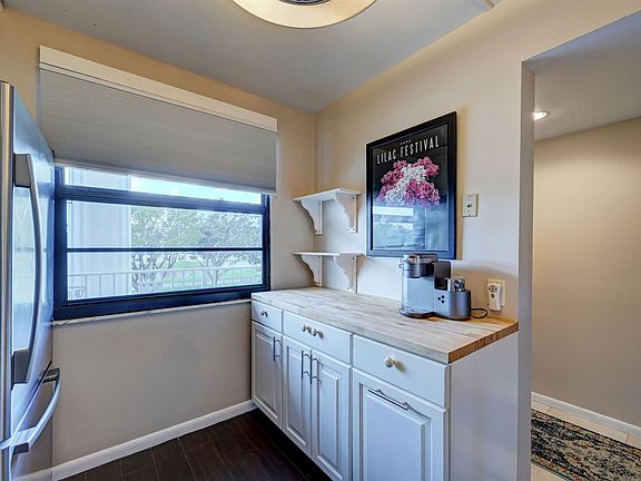 5th image of 6085 Balboa Cir APT 303