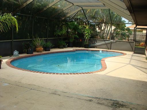 1st image of 807 SW Canary Ter