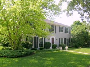 565 Fairfax Dr, Naperville, IL 60540