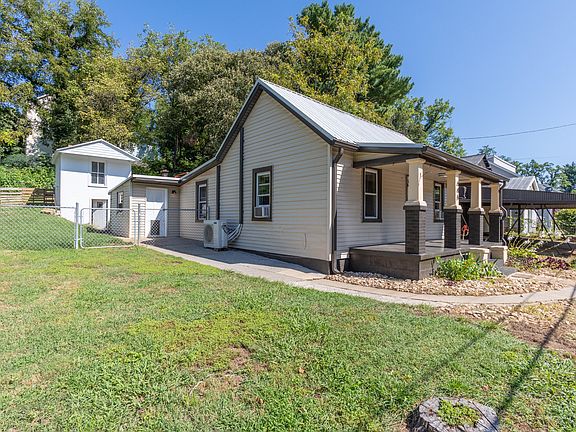3rd image of 446 Tinker Ave