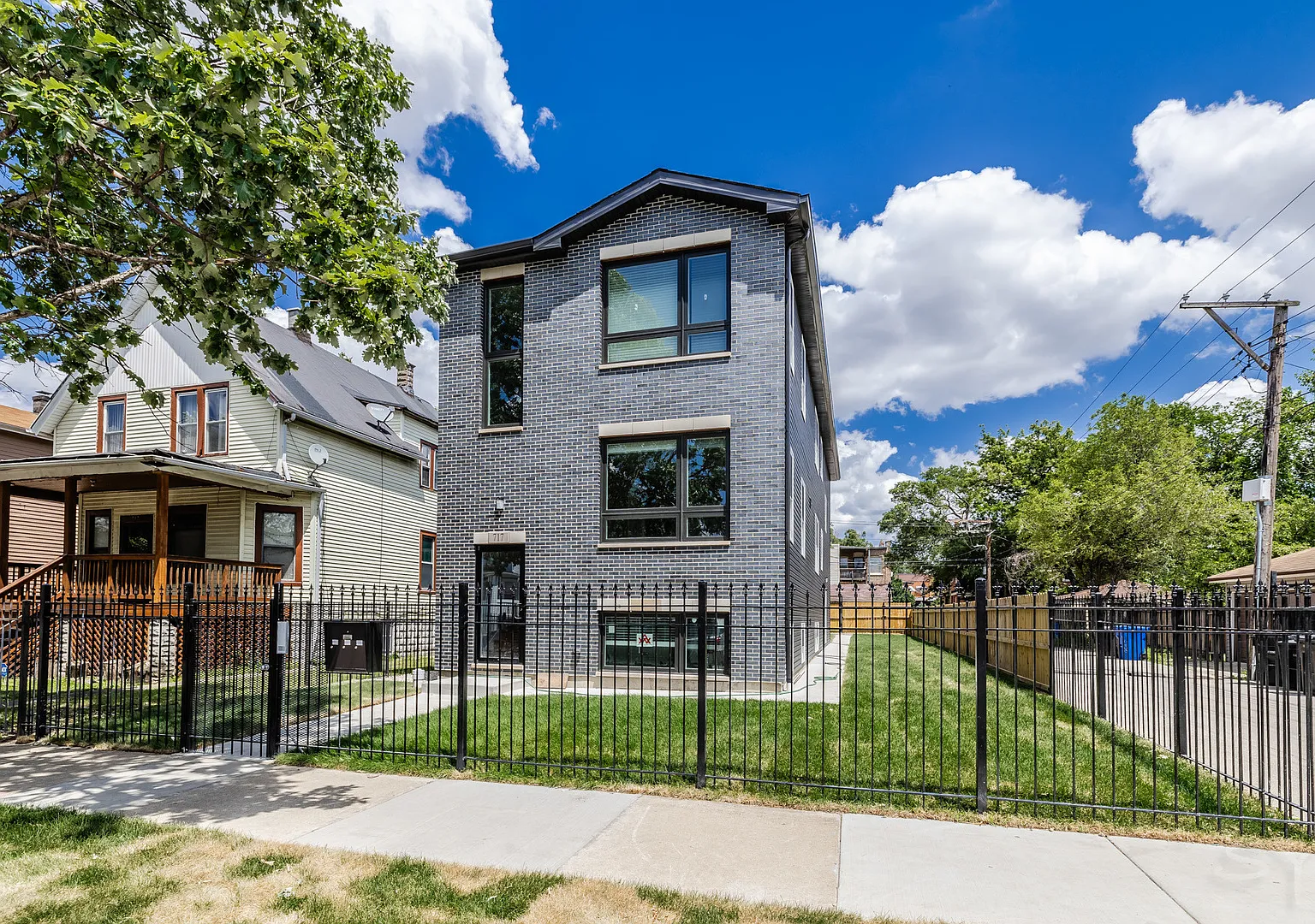 2 bed, 1300 sqft, $2,150 — Photo 1