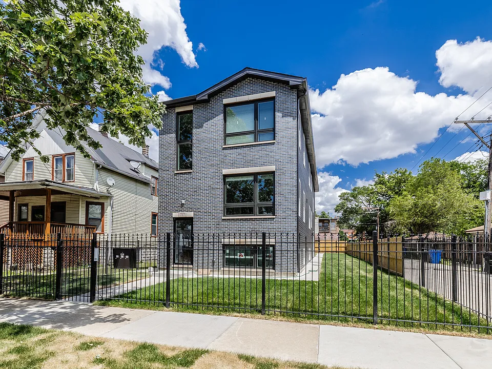 725 N Waller Ave #1
