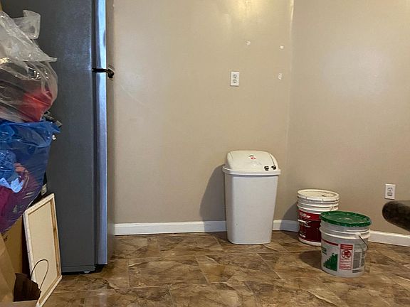 5th image of 925 Swinton Ave #1