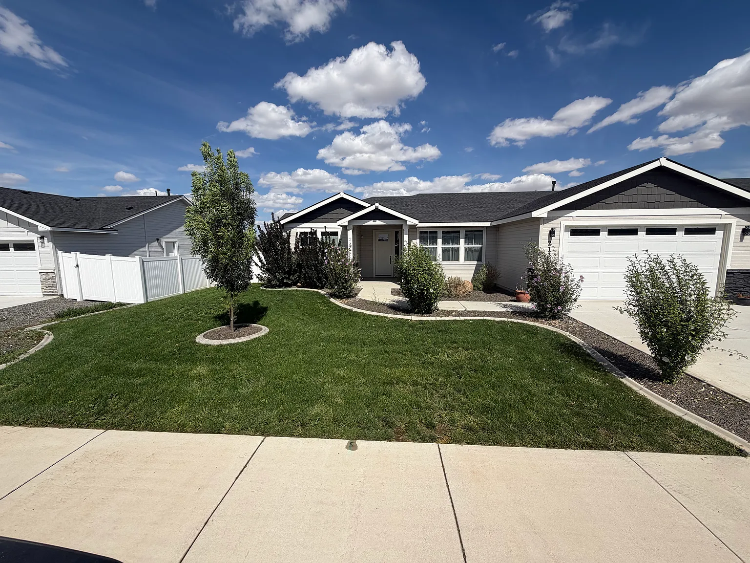 3 bed, 1450 sqft, $2,300 — Photo 1
